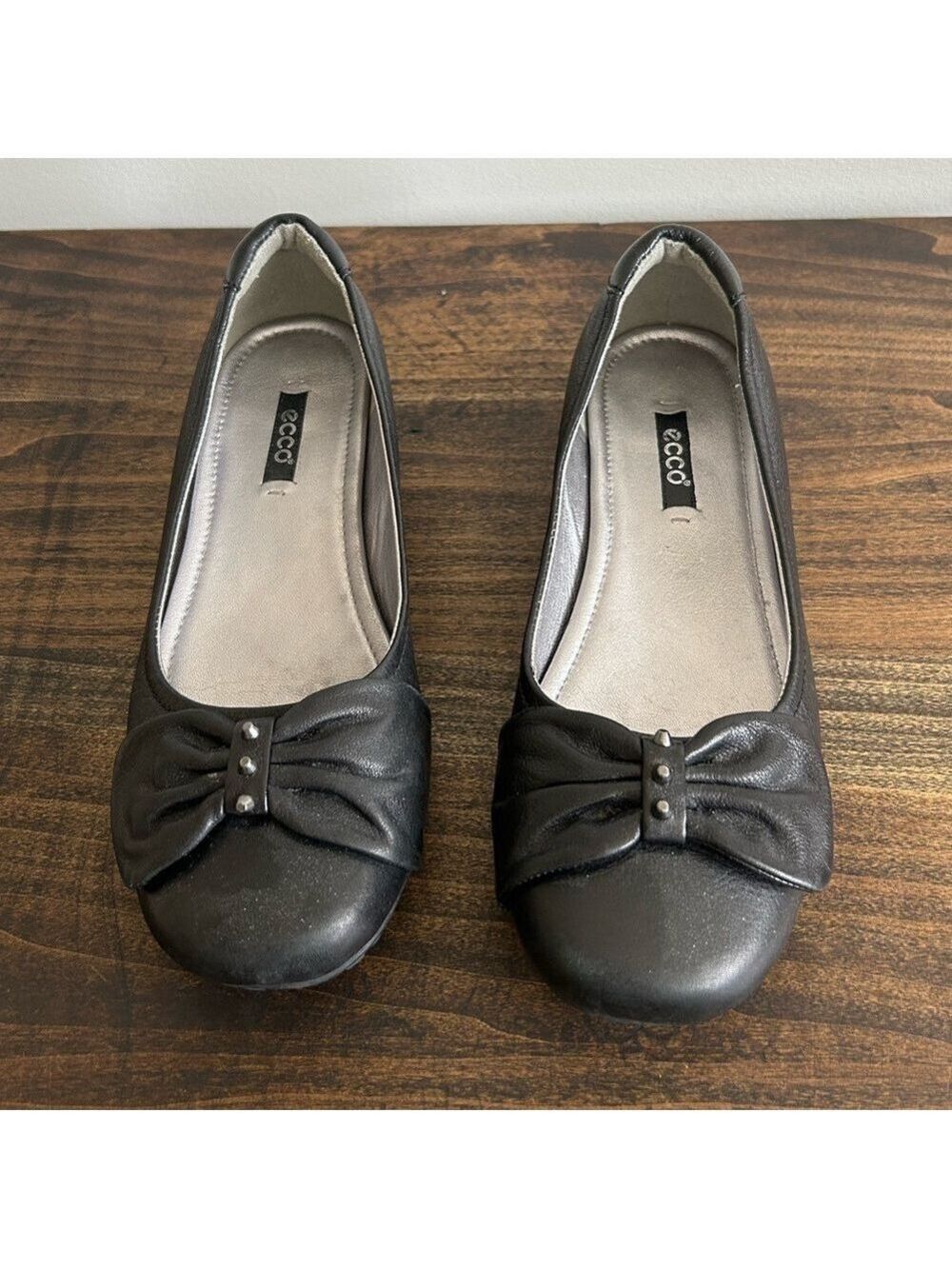 ECCO Black Flats with Bow Accent, Size 36.